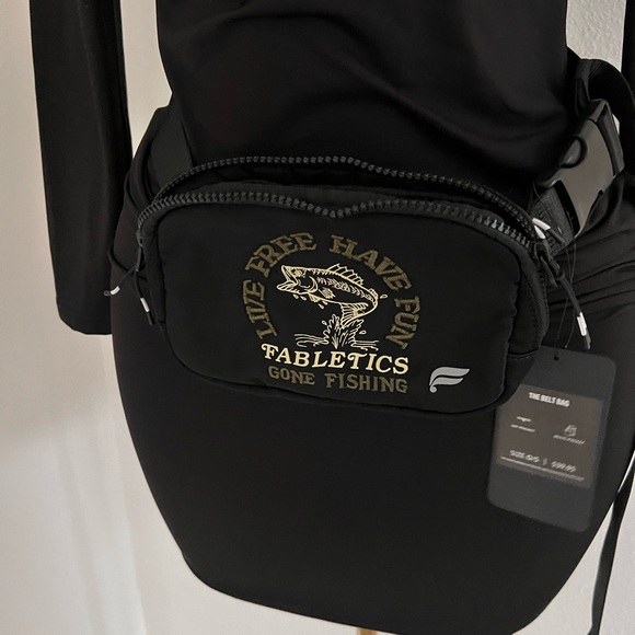 NWT Fabletics The Belt Bag, Black Gone Fishing - Picture 6 of 6